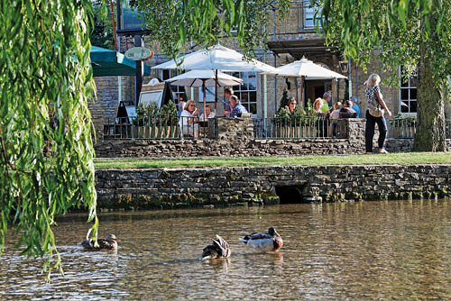 Cafe des Olde Manse Hotel, Fluss Windrush, Bourton-on-the-water, Gloucestershire, Cotswolds