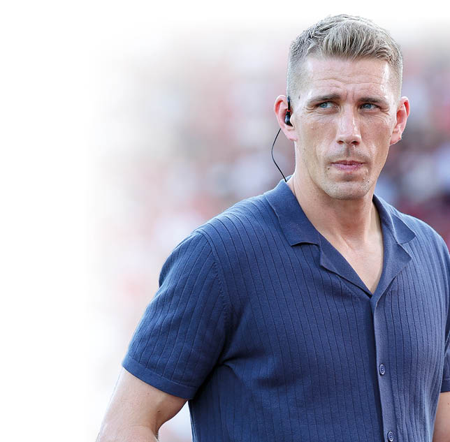 Experte Nils Petersen (FC Bayern TV) schaut, Pre-Season Friendly, Grasshopper Club Z rich v FC Bayern M nchen, Stadion Letzigrund am 12. August 2025 in Zurich, Schweiz. (Foto von Marco Steinbrenner/DeFodi Images) Experte Nils Petersen (FC Bayern TV) looks on, Pre-Season Friendly, Grasshopper Club Z rich v FC Bayern M nchen, Stadion Letzigrund, August 12, 2025 in Zurich, Switzerland. (Photo by Marco Steinbrenner/DeFodi Images)