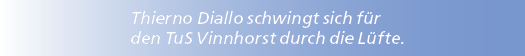 Thierno Diallo schwingt sich f r den TuS Vinnhorst durch die L fte.