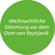 Weihnachtliche Stimmung vor dem Dom von Reykjavik.