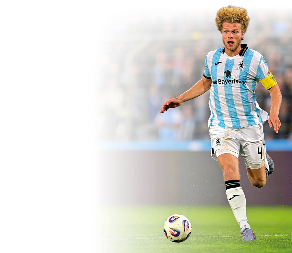 Jesper Verlaat (TSV 1860, 4) am Ball, Freisteller, Einzelbild, Aktion, Action, 14.09.2025, M nchen (Deutschland), Fussball, 3. Liga, TSV 1860 M nchen - TSV Havelse, DFB/DFL REGULATIONS PROHIBIT ANY USE OF PHOTOGRAPHS AS IMAGE SEQUENCES AND/OR QUASI-VIDEO.