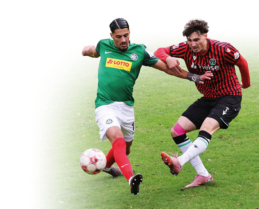 25.10.2025 , Hannover 96 II , U23 , Regionalliga , Saison 2025-26 , Foto: Florian Petrow H96II-HSC Hannover: Mehmet z n gegen Ilias Ebnoutalib
