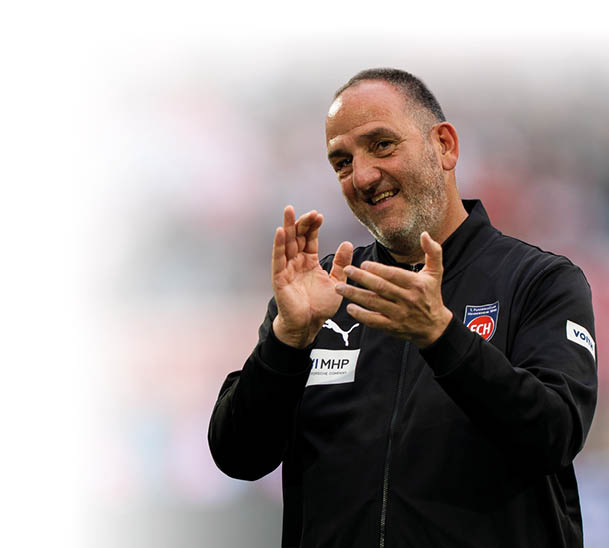 Frank Schmidt (FC Heidenheim, #Trainer [coach]) jubelt nach dem Spiel vor dem G steblock 1. FC Cologne - FC Heidenheim, Fussball, 1. Bundesliga [Bundesliga], RheinEnergieStadion K ln, 10.05.2026 DFL regulations prohibit any use of photographs as image sequences and/or quasi-video.