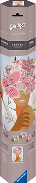 Eine schlanke, achteckige Verpackung zeigt ein Mal‑nach‑Zahlen‑Set mit dem Motiv „Flowers on my Mind“. Auf der Vorderseite ist stilisiert eine Person zu sehen, deren Kopf von gro en rosa Blumen bedeckt ist; darunter sind H nde und ein goldbrauner Hals angedeutet. Die Verpackung zeigt au erdem kleine Farbt pfchen, drei Pinsel und die Gr e der Leinwand (30 x 40 cm). Farbt ne dominieren in Ros , Gr n und Braun; das Markenlogo „Ravensburger“ ist unten blau platziert. Das Produkt ist als „canvas edition“ f r einfache, gef hrte Bildmalerei erkennbar.