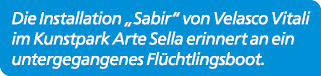 Die Installation „Sabir“ von Velasco Vitali im Kunstpark Arte Sella erinnert an ein untergegangenes Fl chtlingsboot.