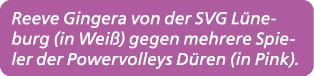 Reeve Gingera von der SVG L neburg (in Wei ) gegen mehrere Spieler der Powervolleys D ren (in Pink).